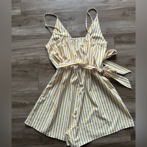 ZAFUL YELLOW WHITE STRIPE ROMPER Women’s Size Medium - Picture 4 of 11